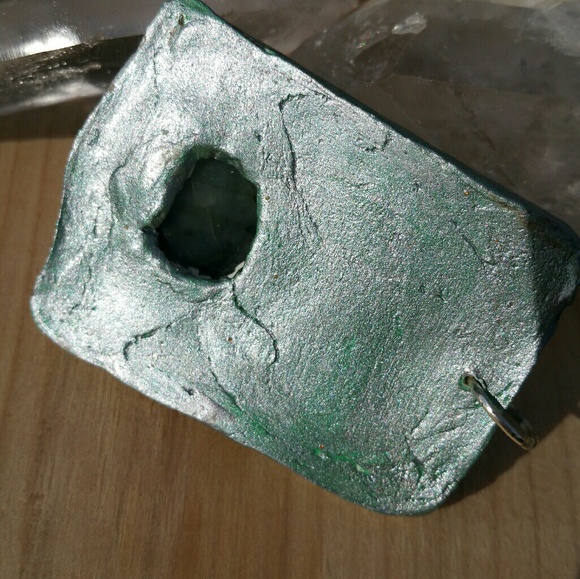 Goddess Pendant with Emerald Gemstone and natural - Picture 3 of 3